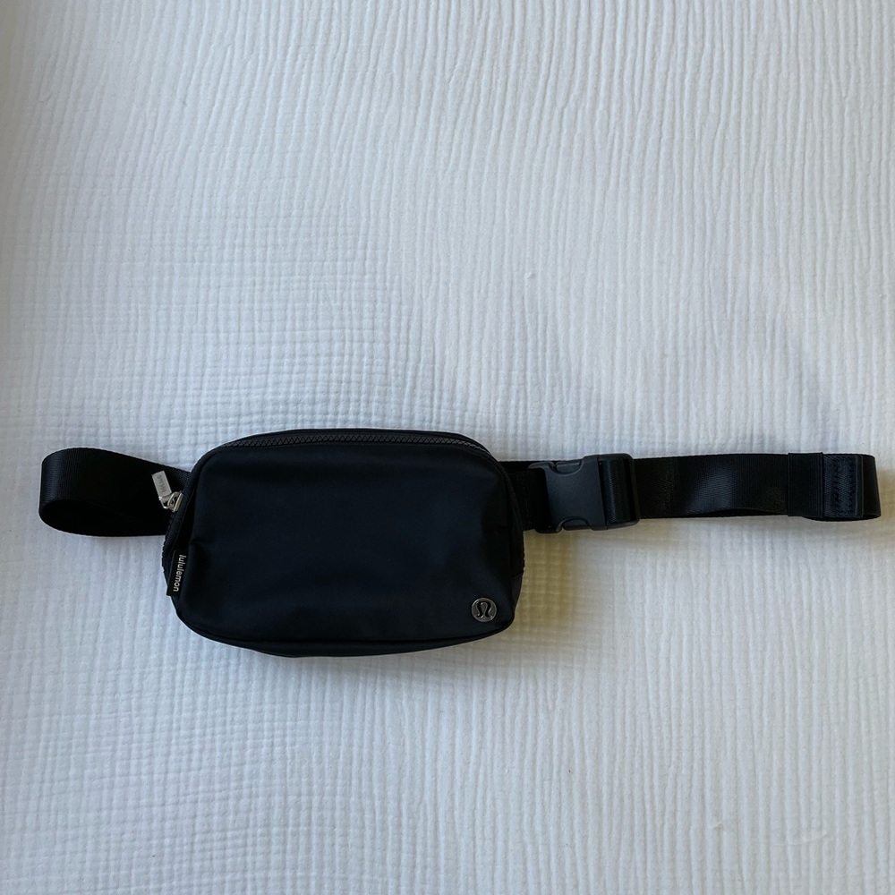 Lululemon Everywhere Belt Bag